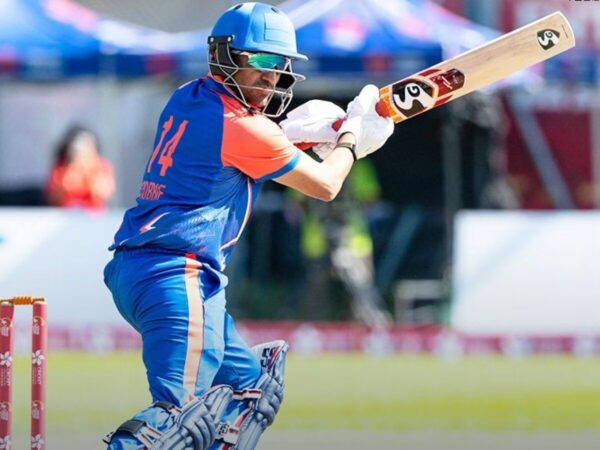 Robin Uthappa goes berserk; slams 27 runs in opening over in Hong Kong Sixes[WATCH]