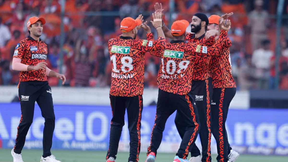 Sunrisers Hyderabad (SRH) have dropped Simarjeet Singh from playing XI, and Zeeshan Anasri makes his IPL debut.