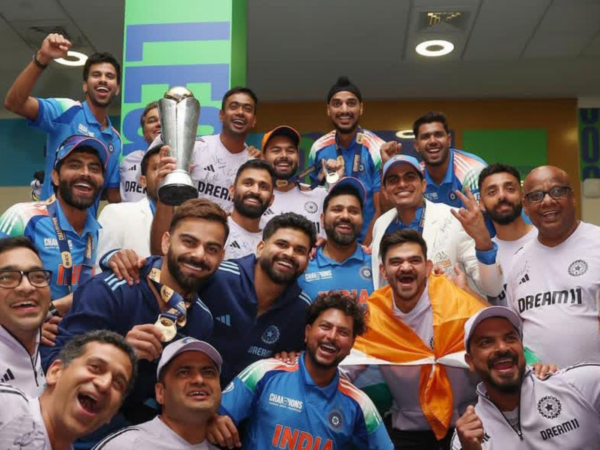 Ravi Shastri praises Shreyas Iyer for earning back his BCCI contract