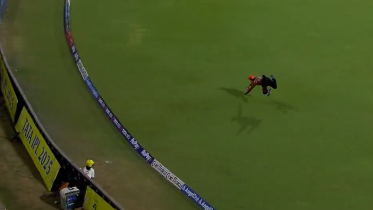 Kamindu Mendis catch Sunrisers Hyderabad CSK vs SRH IPL 2025