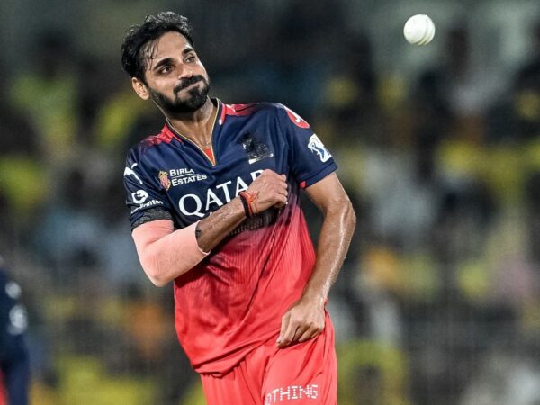 Bhuvneshwar Kumar Enters Top 3 of Most Wickets in IPL List, Beats CSK Veteran During RCB vs DC IPL 2025 Clash