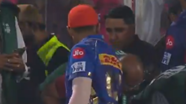 Mumbai Indians fielders ball RR vs MI IPL 2025