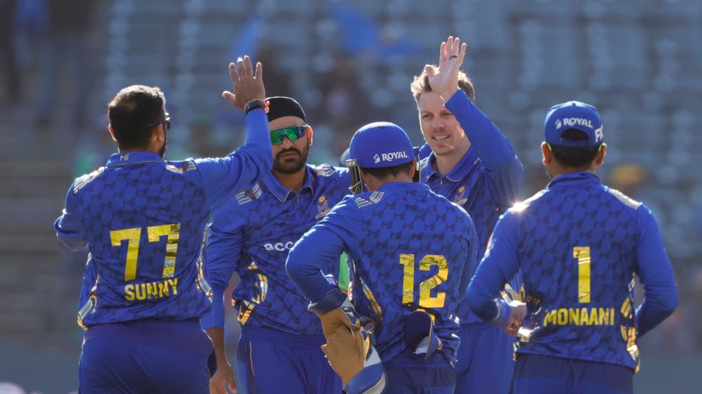 Michael Bracewell took 1 for 20 and made 50* off 35 balls for Mumbai Indians franchise.