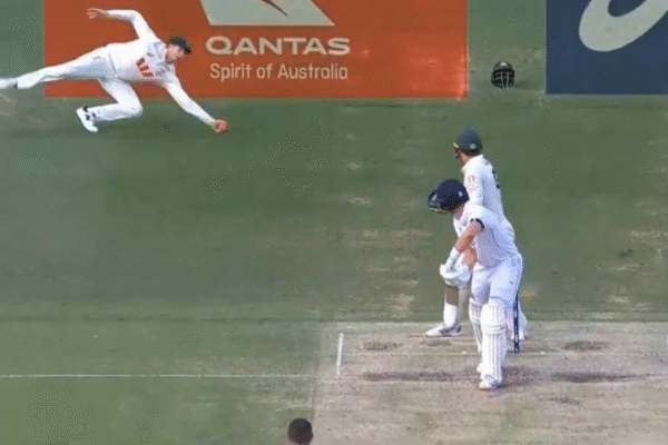 Steve Smith Takes a Magnificent Low Diving Catch at the Slip, Gives It Back to Will Jacks in 2nd Ashes 2025 Test [WATCH].