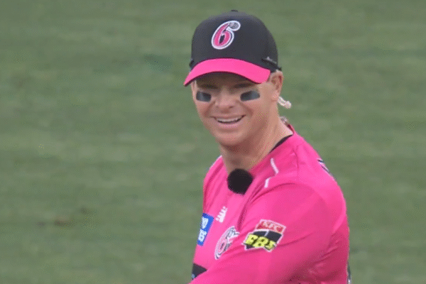 ‘This is silly’ — Steve Smith Slams Umpires as Rain Drama Sparks Fan Outrage in BBL 2025-26 Final