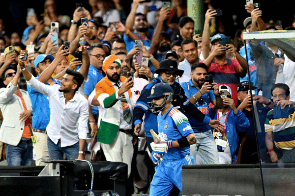 Virat Kohli Reacts to Crowd Cheering for Him Despite Teammate’s Dismissal