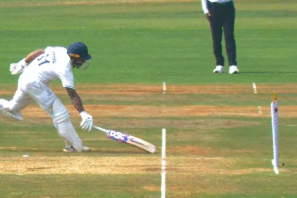 Outrageous Direct Throw From Boundary Sends Batter Back in MUM vs KAR Ranji Trophy 2025-26 Quarter-final [WATCH]