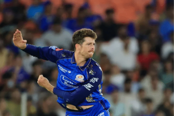 Mitchell Santner Injury Update: Mumbai Indians All-rounder Leaves Field After Hurting Shoulder in MI vs CSK IPL 2026