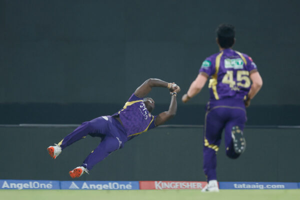 Rovman Powell Risks Injury but Takes Backward Running Blinder To Dismiss Mitchell Marsh in LSG vs KKR IPL 2026 [WATCH]